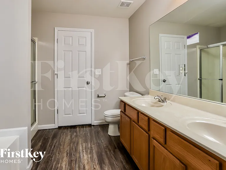 1097 Prince Albert Ct — Photo 13