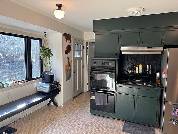 5th image of 10542 N Lake Shore Dr