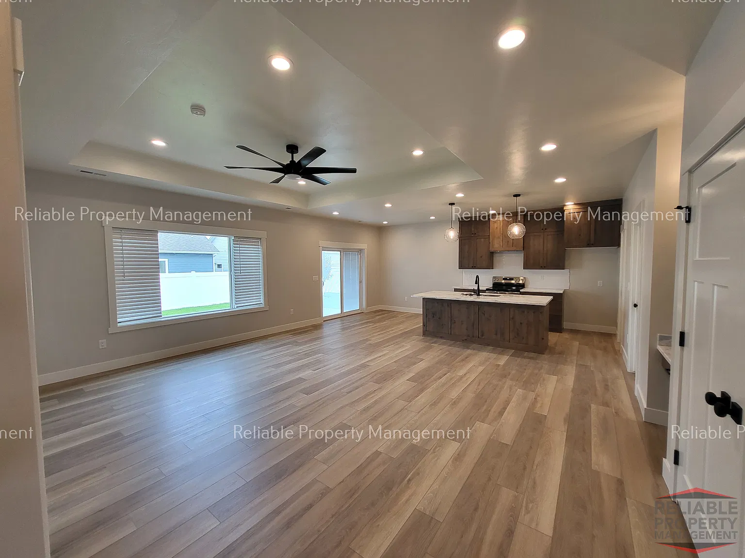 3 bed, $1,995 — Photo 2