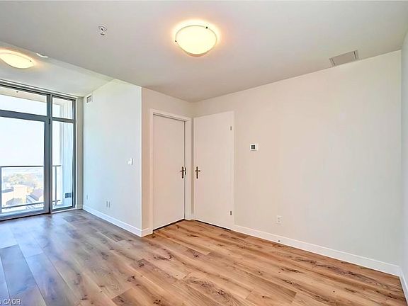 4th image of 60 Frederick St #2505