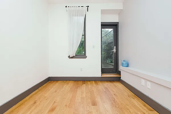 Rented by Nooklyn NYC LLC | media 29