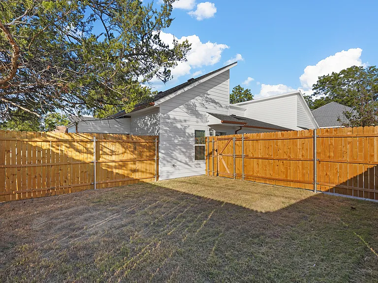 2217 Sayle St #B — Photo 20