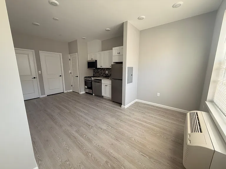 201 Governor St #303 — Photo 2