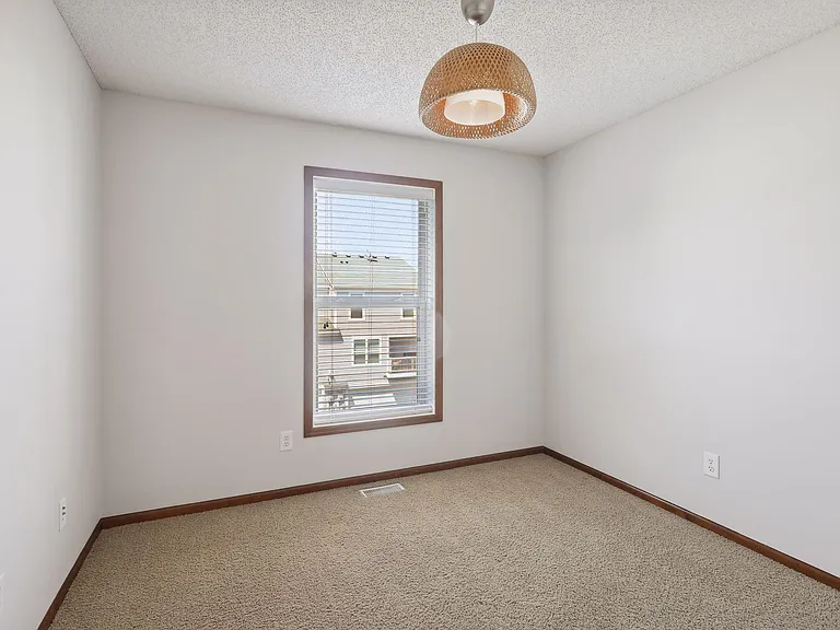 15024 Farnham Ave N — Photo 28