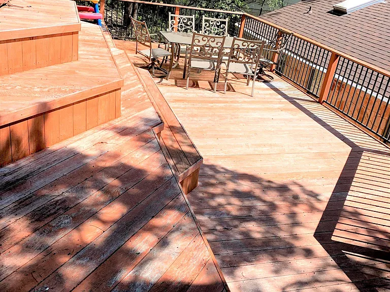 backyard deck furniture to stay during the rental.