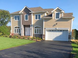 18 Manzo Ct, Tinton Falls, NJ 07724