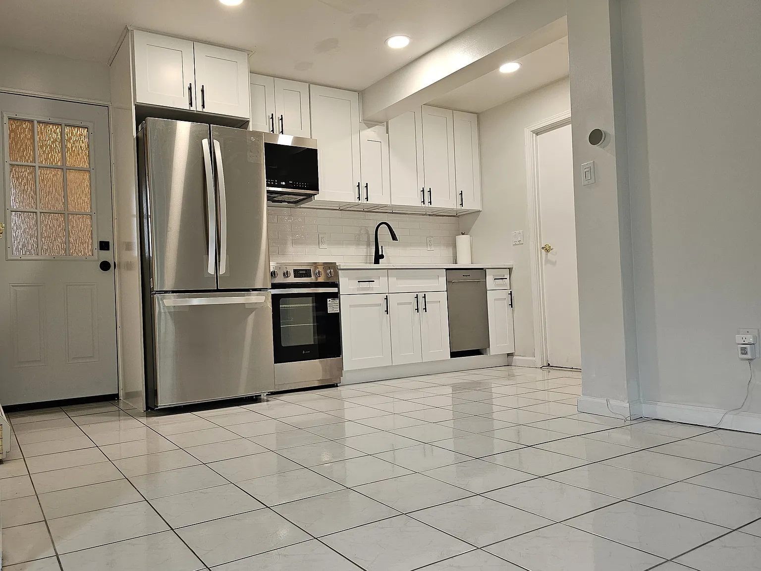 1 bed, 650 sqft, $3,000 — Photo 3