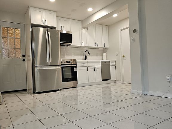 3rd image of 635 Ashford Ave Floor 1