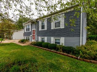 224 E Maxon Ln, Streamwood, IL