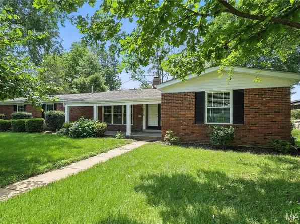 1214 Iron Warrior Ln, Manchester, MO 63011