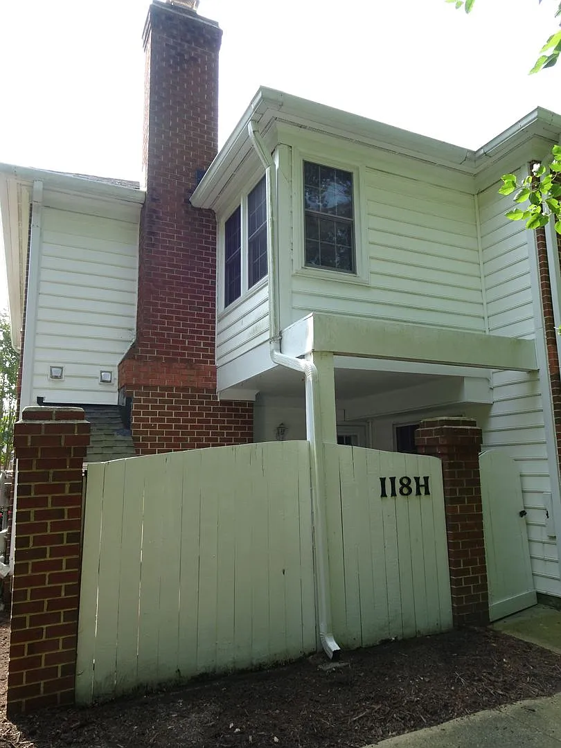 3 Bedroom 2.5 Bath Condo in Yorkshire Downs for Rent — Photo 1