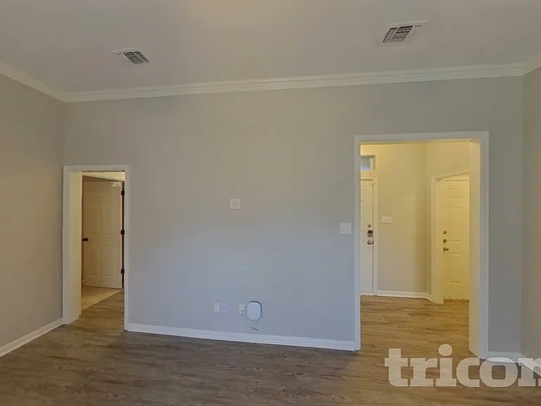 1012 Brookhaven Dr — Photo 3