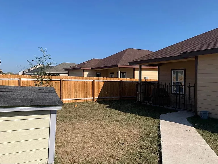 5981 Midcrown Dr — Photo 17