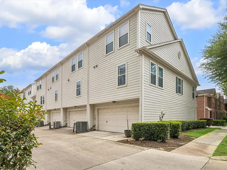 922 W Heights Hollow Ln — Photo 27