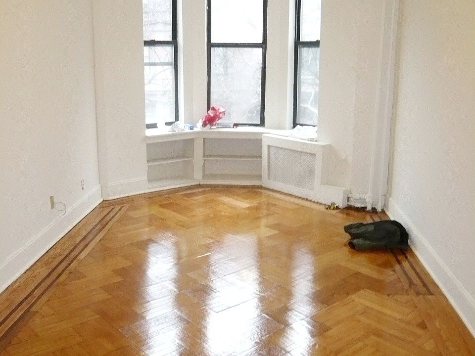 2nd image of 28 W 75th St APT 3A