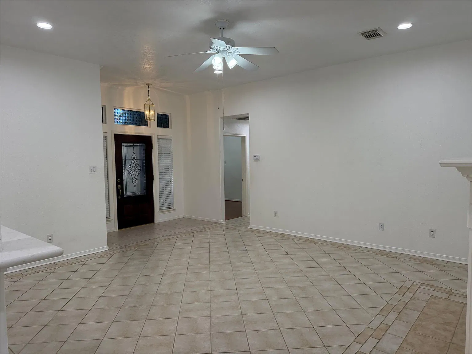 3 bed, 2.0 bath, 1447 sqft, $2,400 — Photo 3