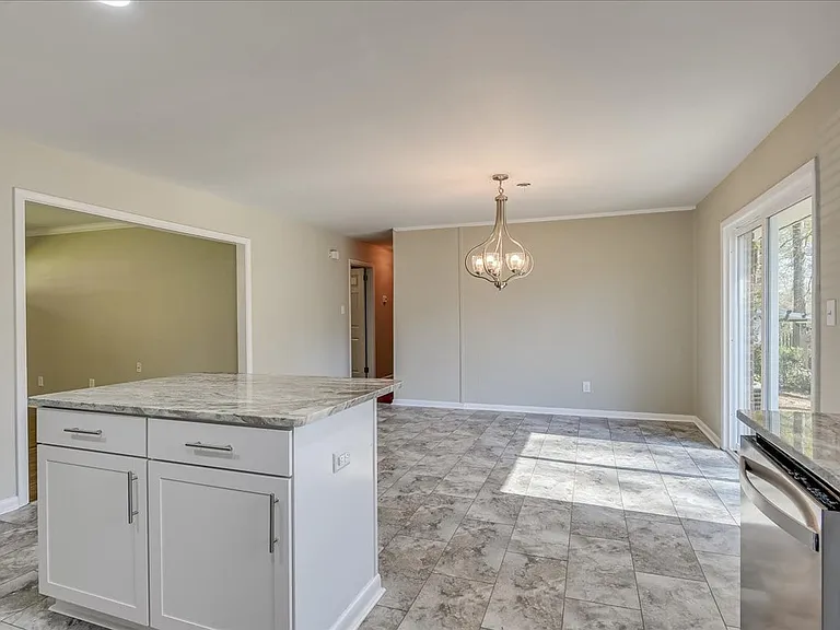 1202 Oakdale Rd — Photo 11