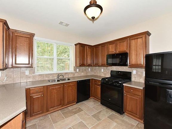 3rd image of 386 Saint Claire Dr