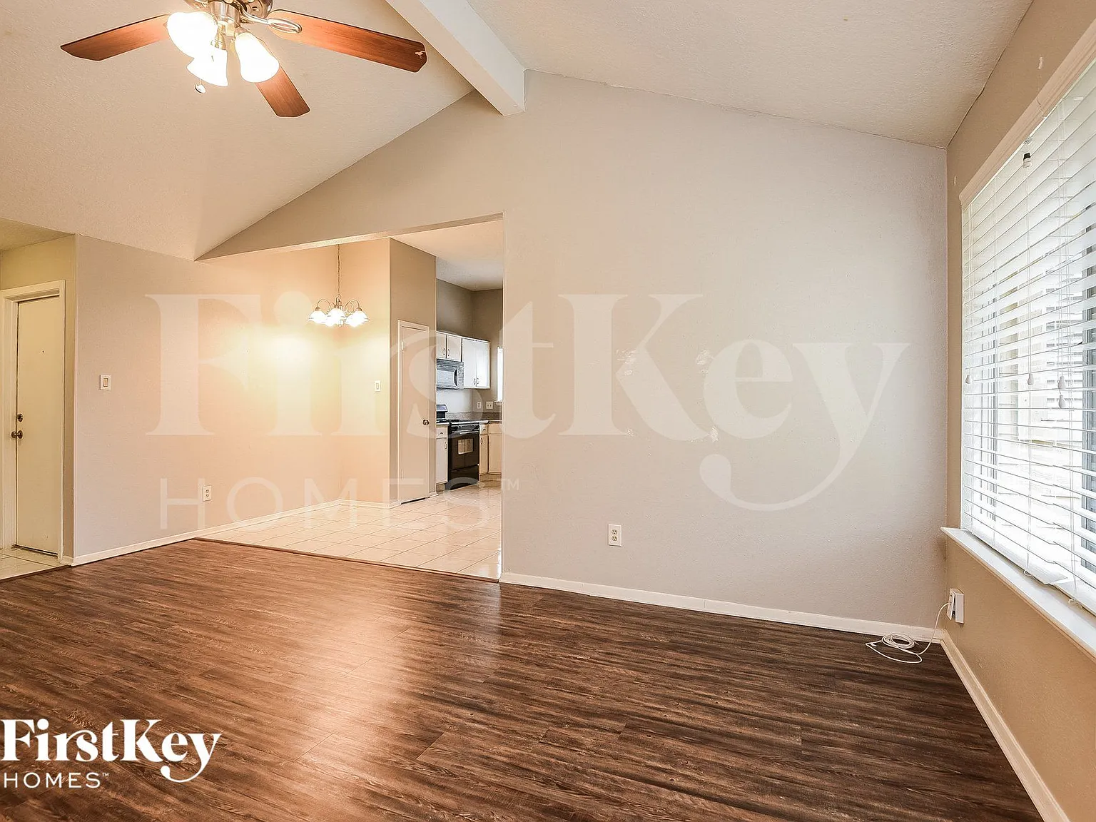 3 bed, 2.0 bath, 1106 sqft, $1,720 — Photo 4