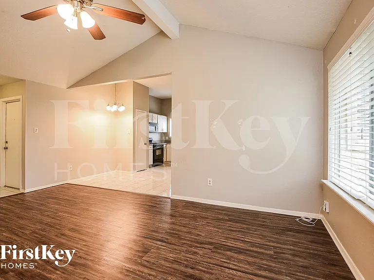 2718 N Brompton Dr — Photo 4