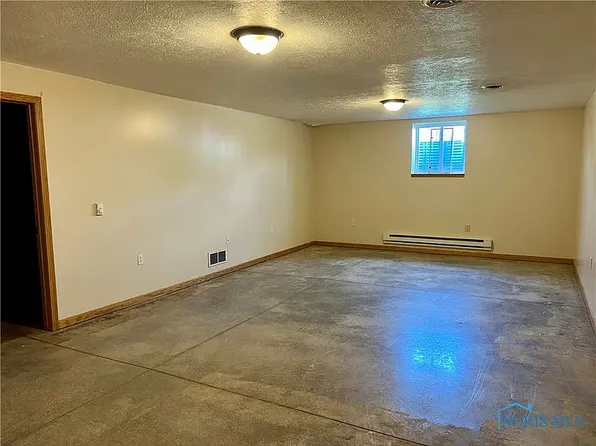 (undisclosed Address), Tiffin, OH 44883