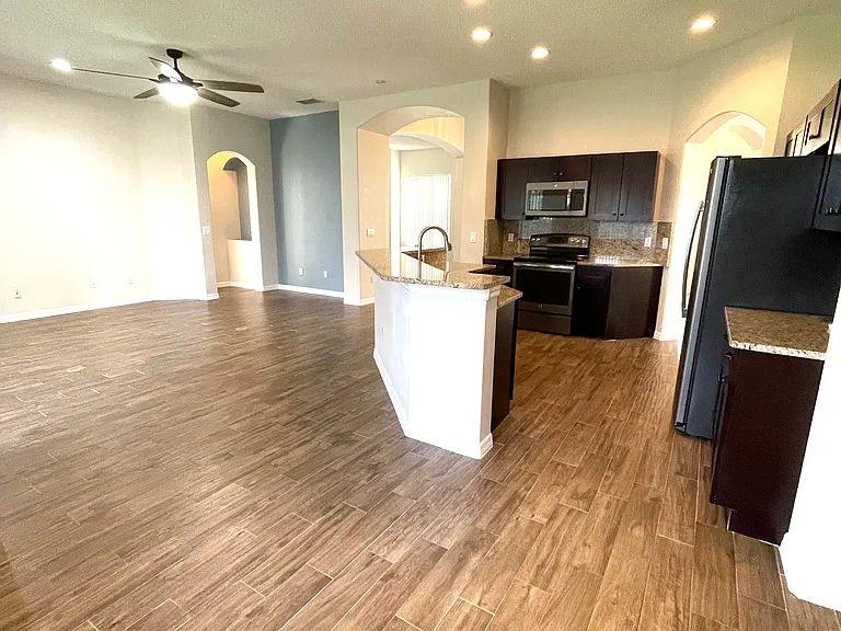 2722 Willow Creek Dr — Photo 9