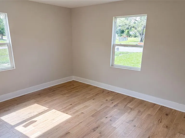520 E Juanita St — Photo 27