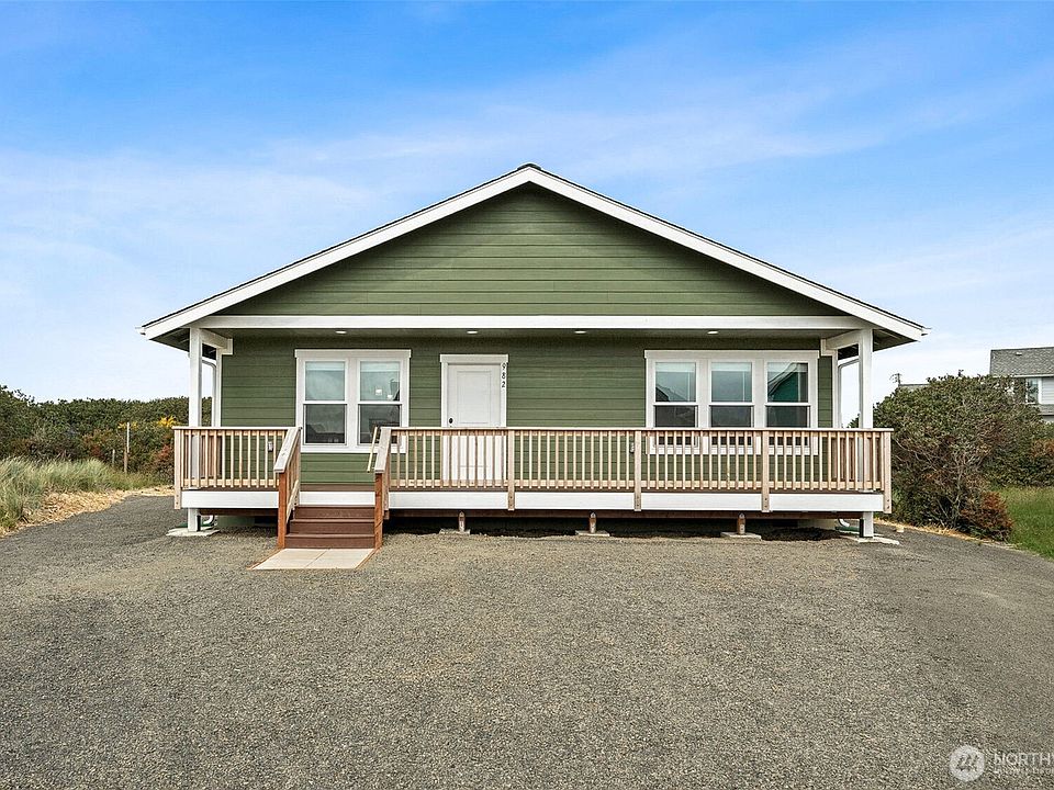 1st image of 982 Sand Dollar Court SW