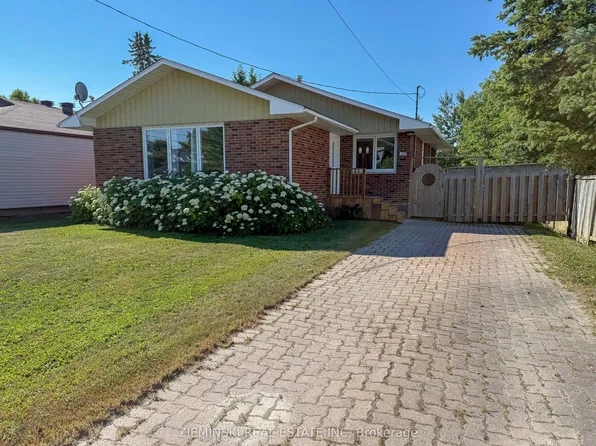403 Young St, Timmins, ON P0N 1C0