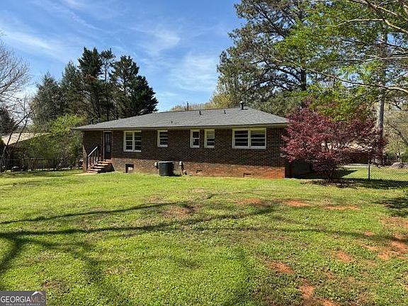 2nd image of 618 Valley Rd