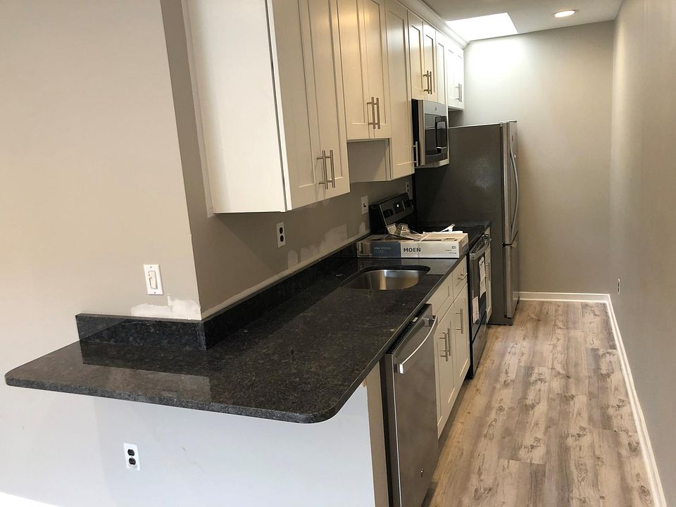 1st image of 122 Main St
