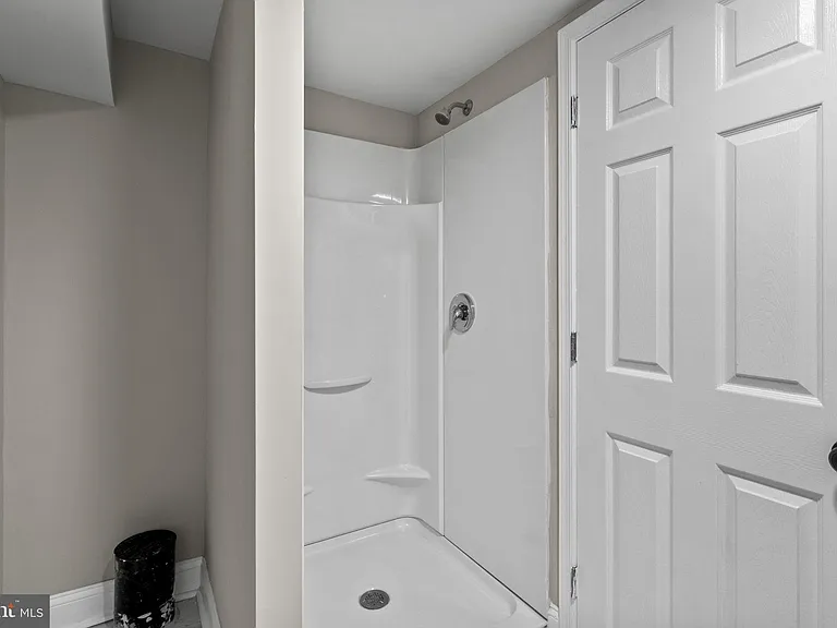 1072 Tremont Dr — Photo 21