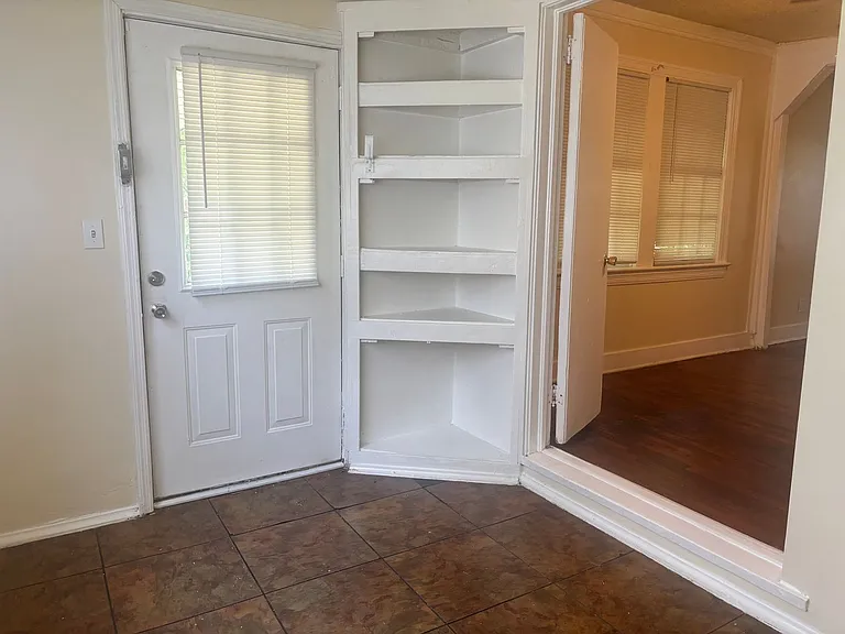 177 W Santa Clair St — Photo 6