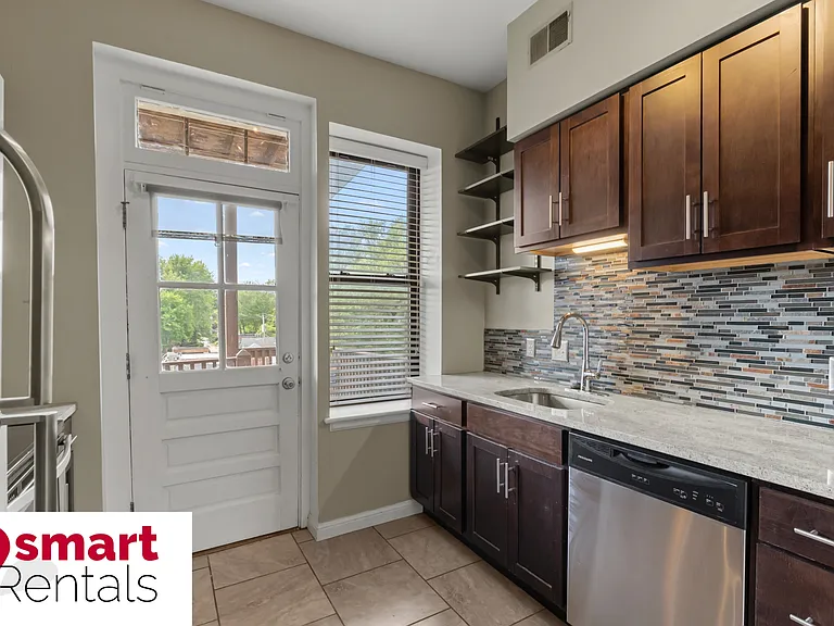 2161 Thurman Ave — Photo 6