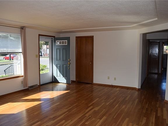 4th image of 713 N Cheyenne St