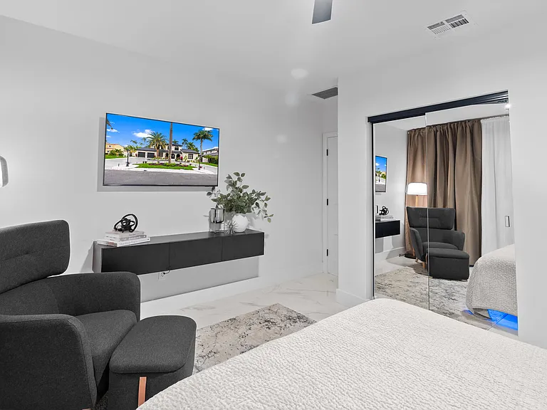 516 Royal Plaza Dr — Photo 23