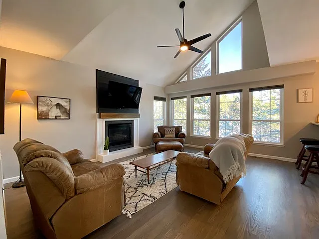 10 Langley Pl — Photo 4