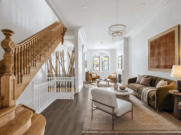 128 Manhattan Avenue image 1 of 24