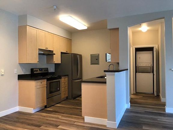3rd image of 3604 Flora Vista Ave