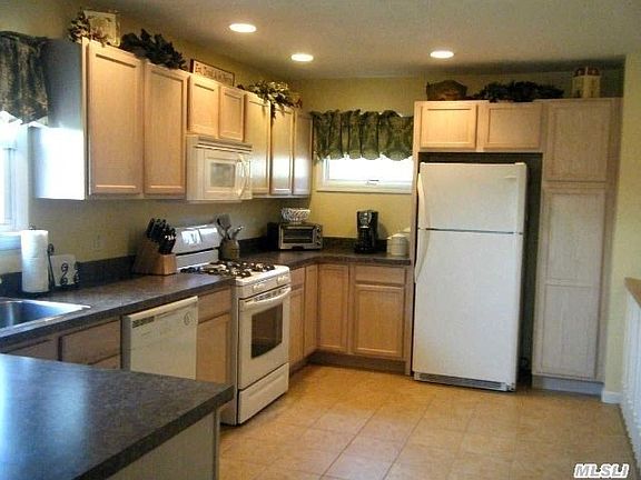 2nd image of 702 Willow Pond Dr #702