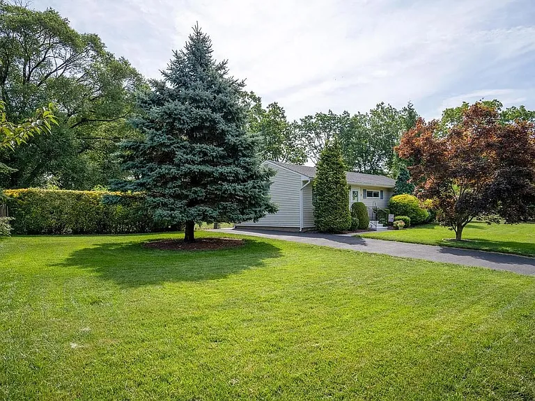 12 Blake Dr — Photo 5