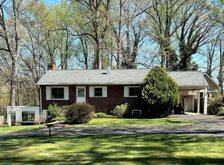 20356 White Oak Dr, Sterling, VA