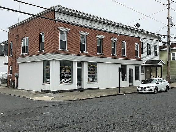 2nd image of 37 Saratoga Ave