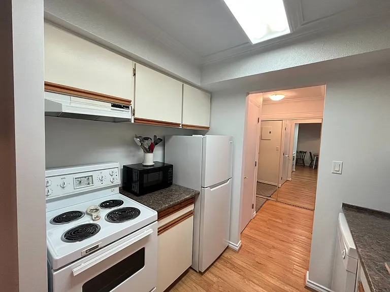 1825 W 8th Ave #101 — Photo 9
