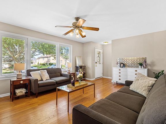 3rd image of 1605 Mandel Ave
