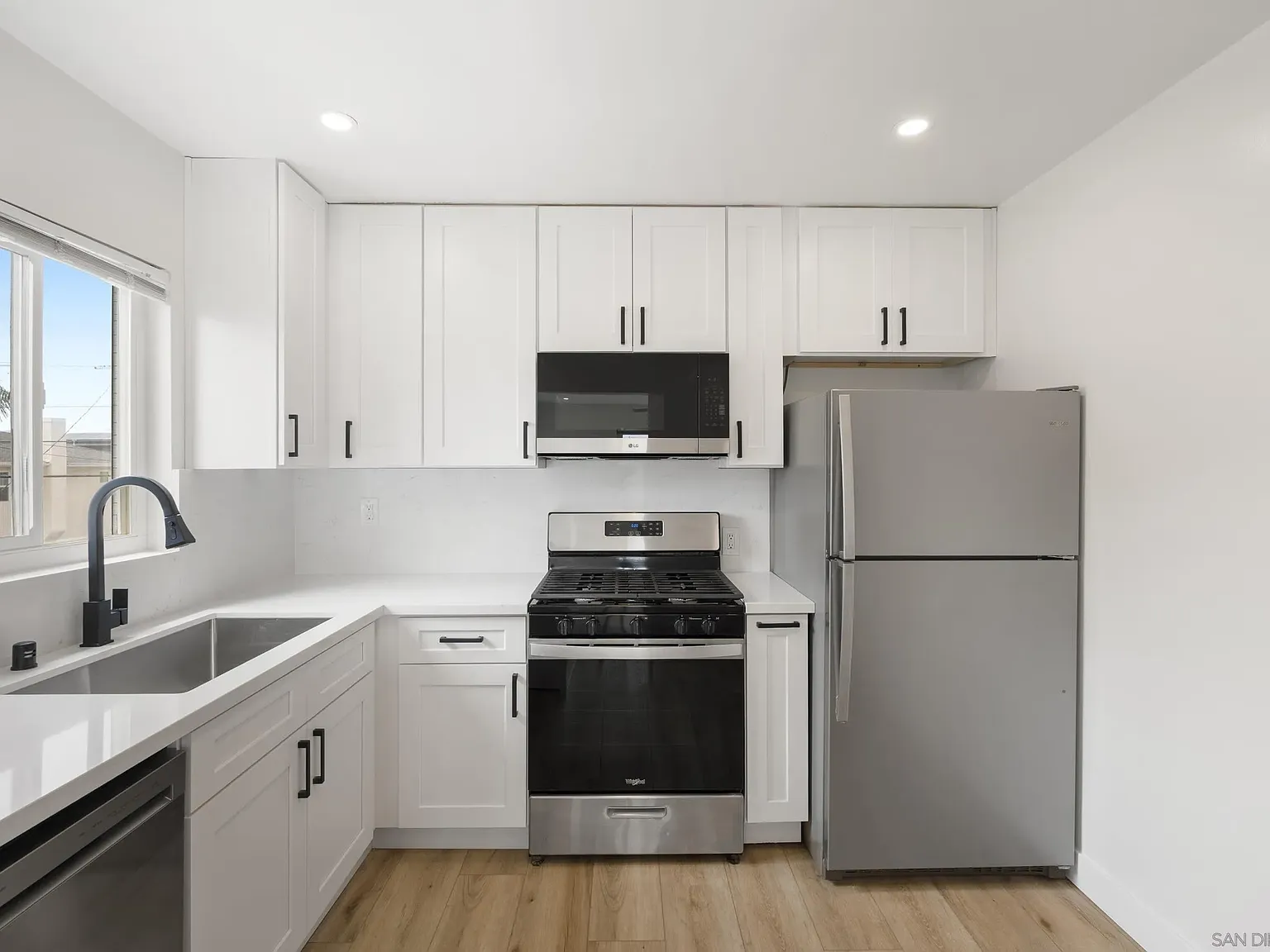 2 bed, 1.0 bath, 729 sqft, $2,695 — Photo 2