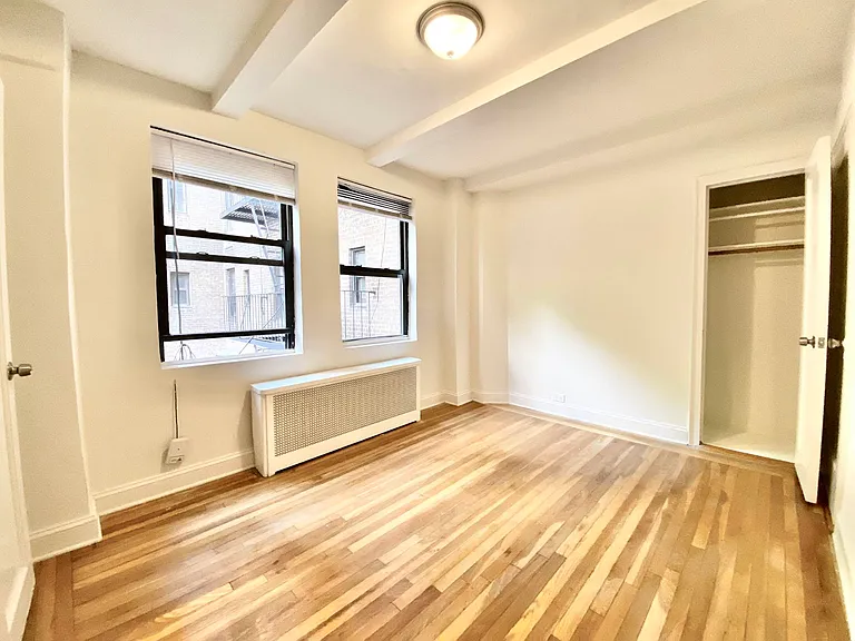 328 E 43rd St #501 — Photo 9