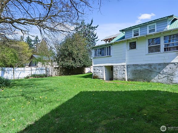 3rd image of 9906 Croft Street S