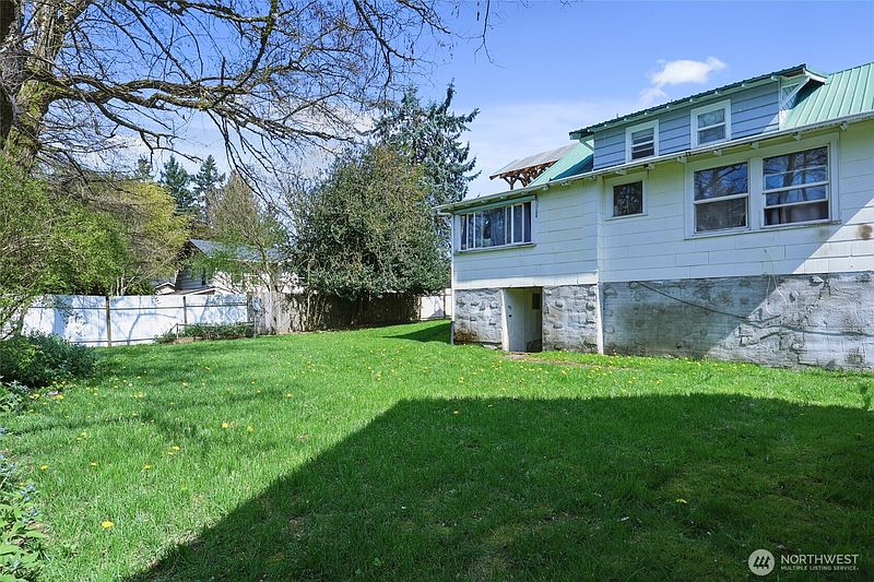 3rd image of 9906 Croft Street S