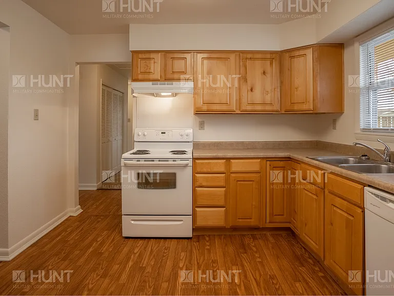109 Maryland Ln — Photo 4